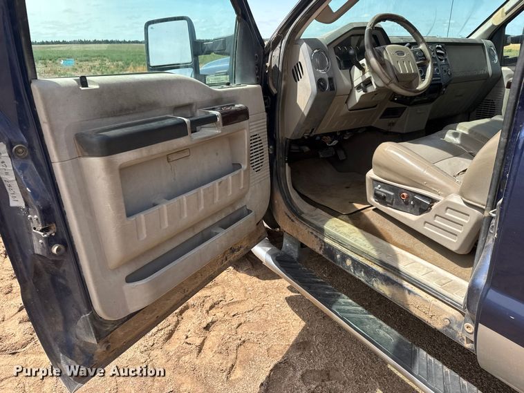 image for item NA9324 2010 Ford F250 Lariat Super Duty Ext. Cab flatbed pickup truck
