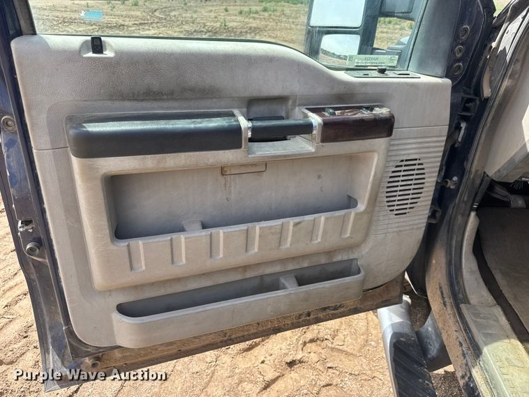 image for item NA9324 2010 Ford F250 Lariat Super Duty Ext. Cab flatbed pickup truck