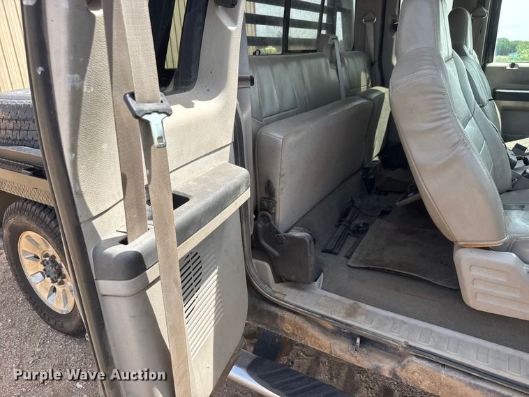 image for item NA9324 2010 Ford F250 Lariat Super Duty Ext. Cab flatbed pickup truck