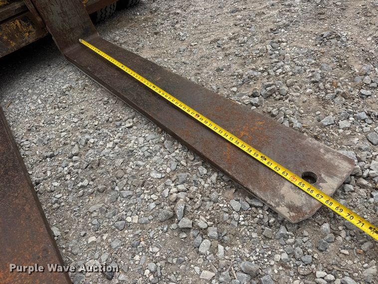image for item NA9347 Caterpillar V160 forklift