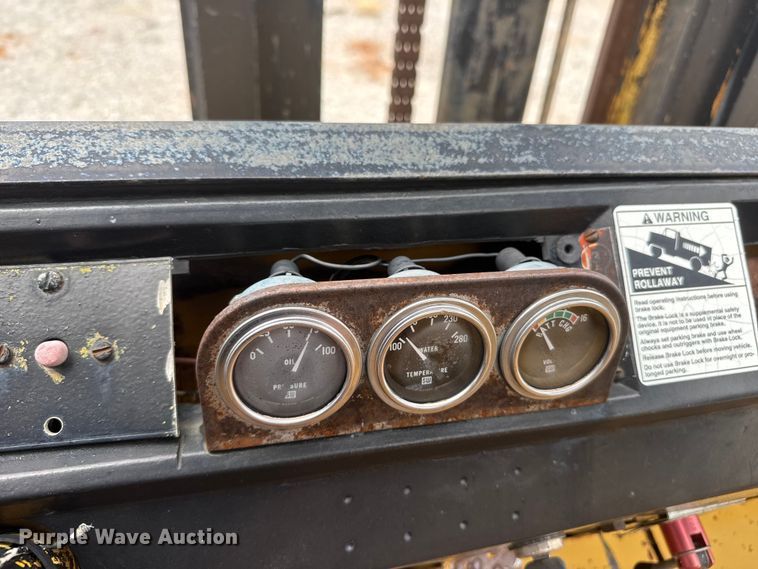 image for item NA9347 Caterpillar V160 forklift
