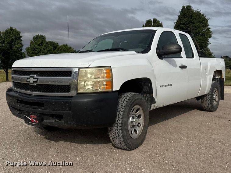 2010 Chevrolet Silverado 1500 Ext. Cab pickup truck