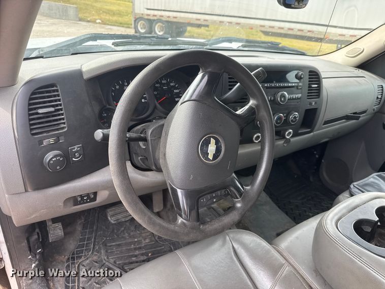 image for item NA9361 2010 Chevrolet Silverado 1500 Ext. Cab pickup truck