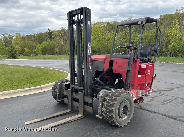 image for item ND9478 2016 Moffett M8 55.4 forklift