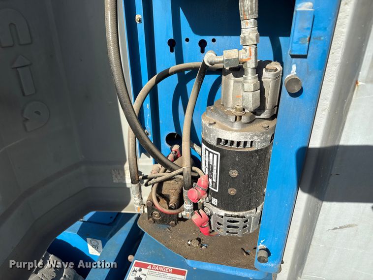 image for item ND9479 2012 Genie Z-30/20N RJ boom lift