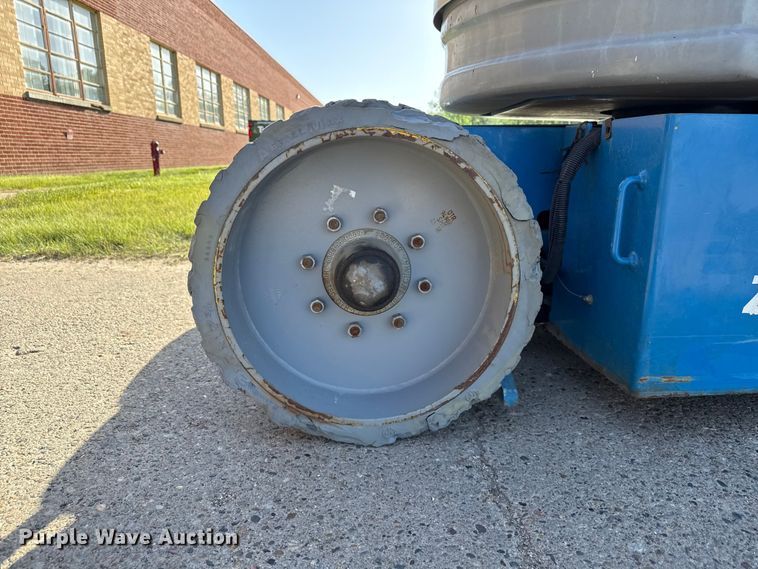 image for item ND9479 2012 Genie Z-30/20N RJ boom lift