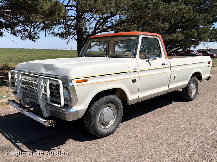image for item NE9882 1974 Ford F100 pickup truck