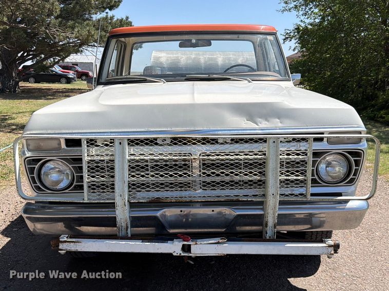 image for item NE9882 1974 Ford F100 pickup truck