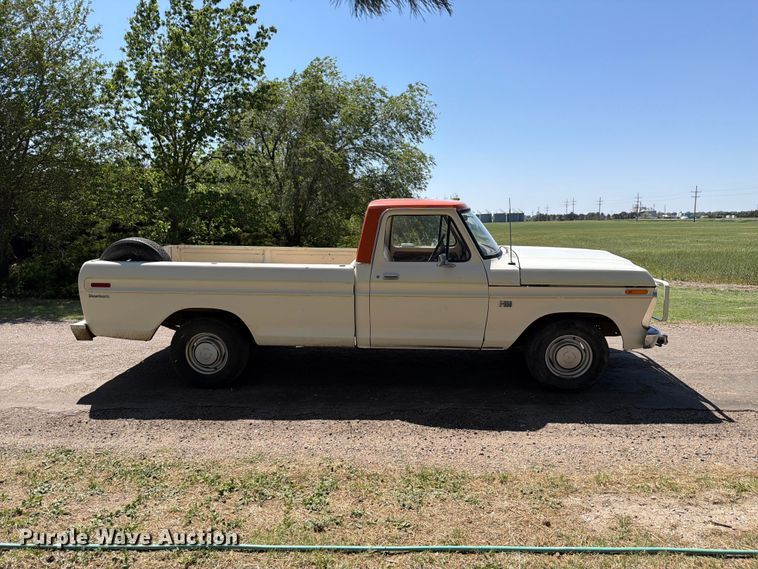 image for item NE9882 1974 Ford F100 pickup truck