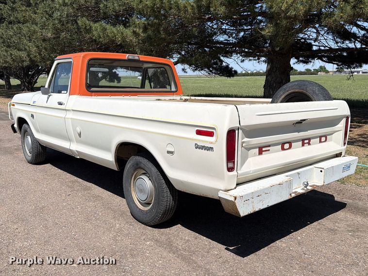 image for item NE9882 1974 Ford F100 pickup truck