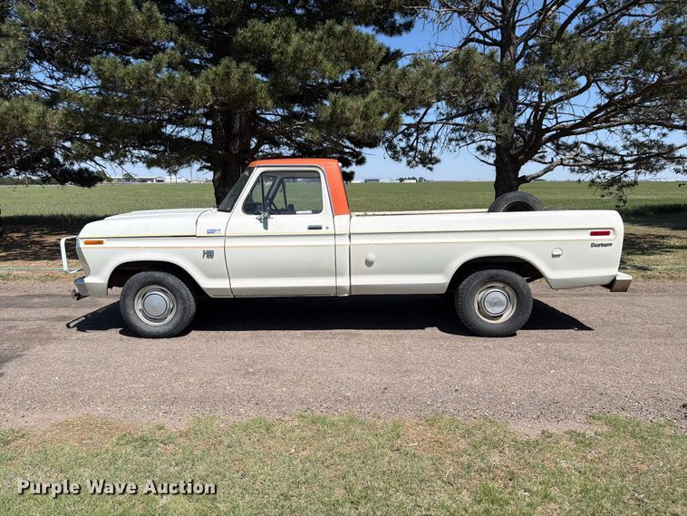 image for item NE9882 1974 Ford F100 pickup truck