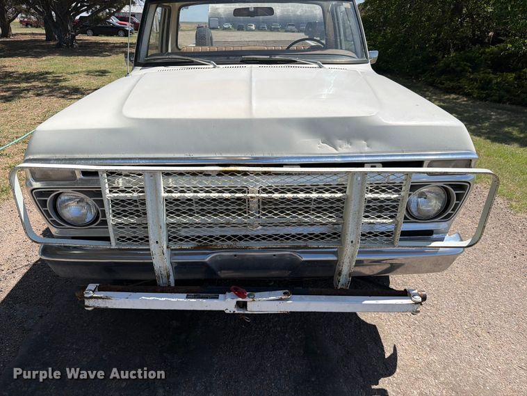 image for item NE9882 1974 Ford F100 pickup truck