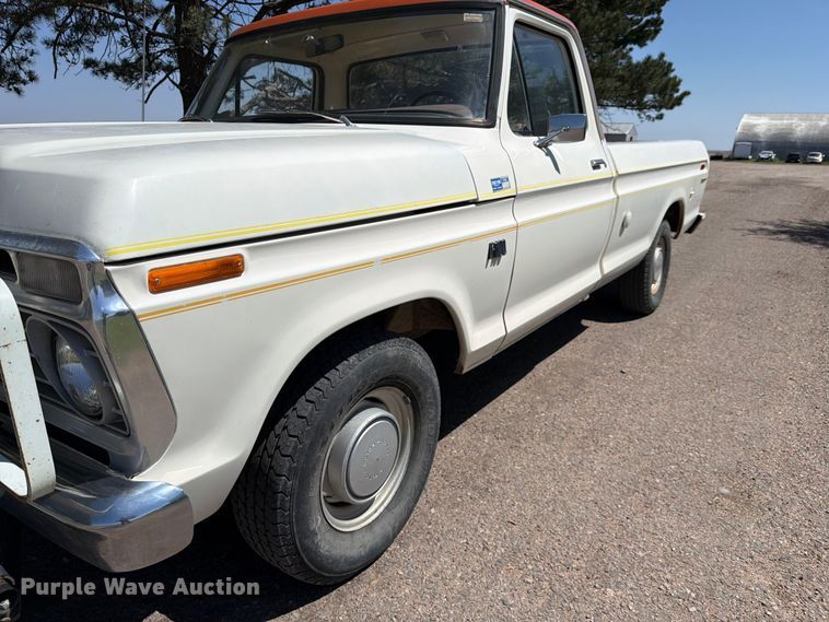 image for item NE9882 1974 Ford F100 pickup truck