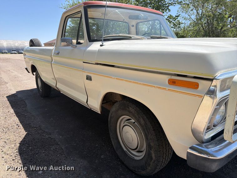 image for item NE9882 1974 Ford F100 pickup truck