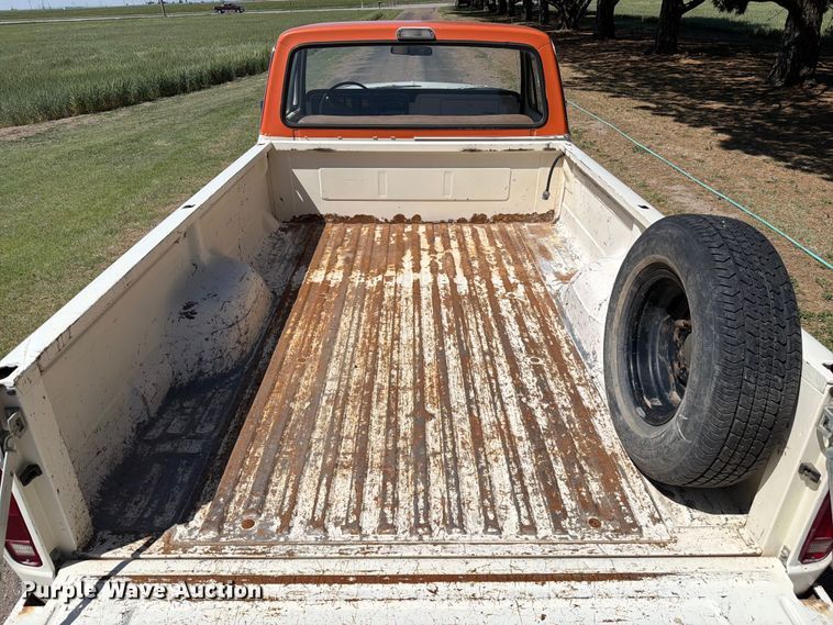 image for item NE9882 1974 Ford F100 pickup truck