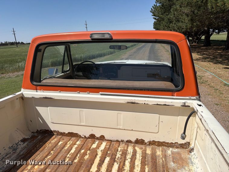 image for item NE9882 1974 Ford F100 pickup truck