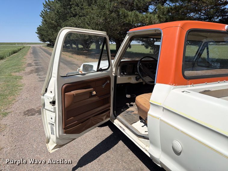 image for item NE9882 1974 Ford F100 pickup truck