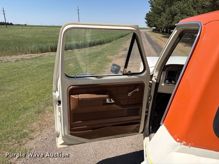 image for item NE9882 1974 Ford F100 pickup truck
