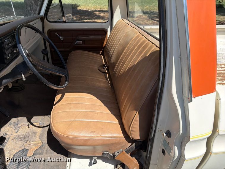 image for item NE9882 1974 Ford F100 pickup truck