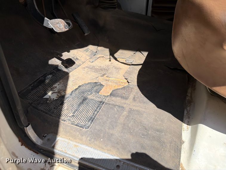 image for item NE9882 1974 Ford F100 pickup truck