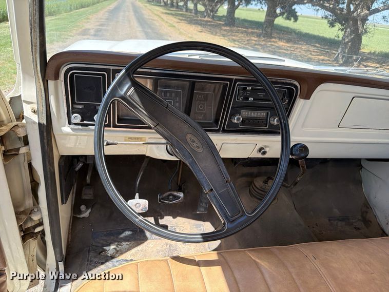 image for item NE9882 1974 Ford F100 pickup truck