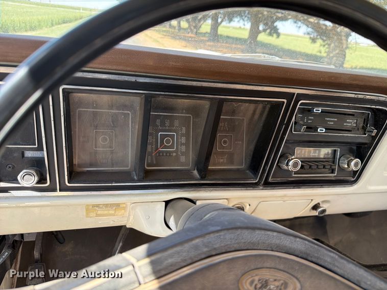 image for item NE9882 1974 Ford F100 pickup truck
