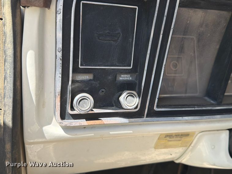 image for item NE9882 1974 Ford F100 pickup truck