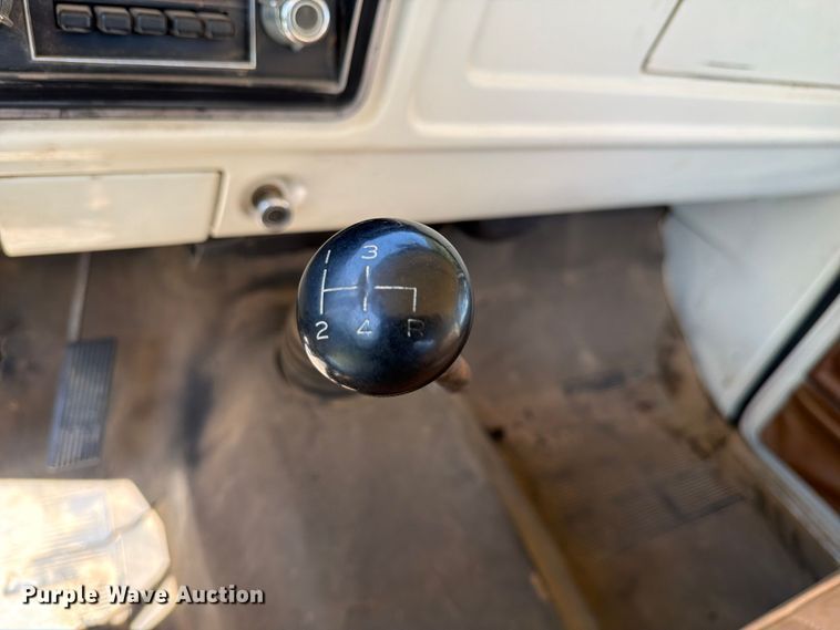 image for item NE9882 1974 Ford F100 pickup truck