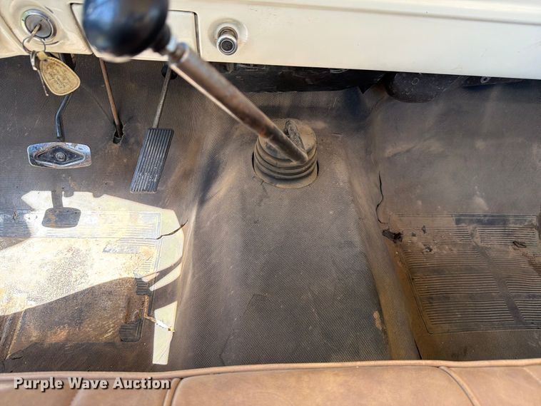 image for item NE9882 1974 Ford F100 pickup truck
