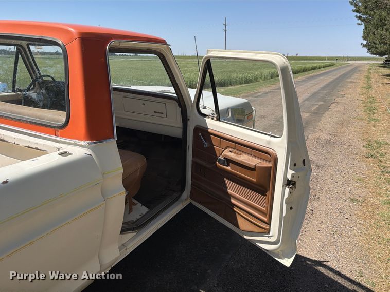 image for item NE9882 1974 Ford F100 pickup truck