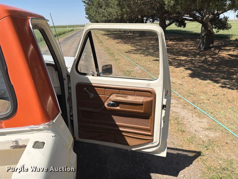 image for item NE9882 1974 Ford F100 pickup truck