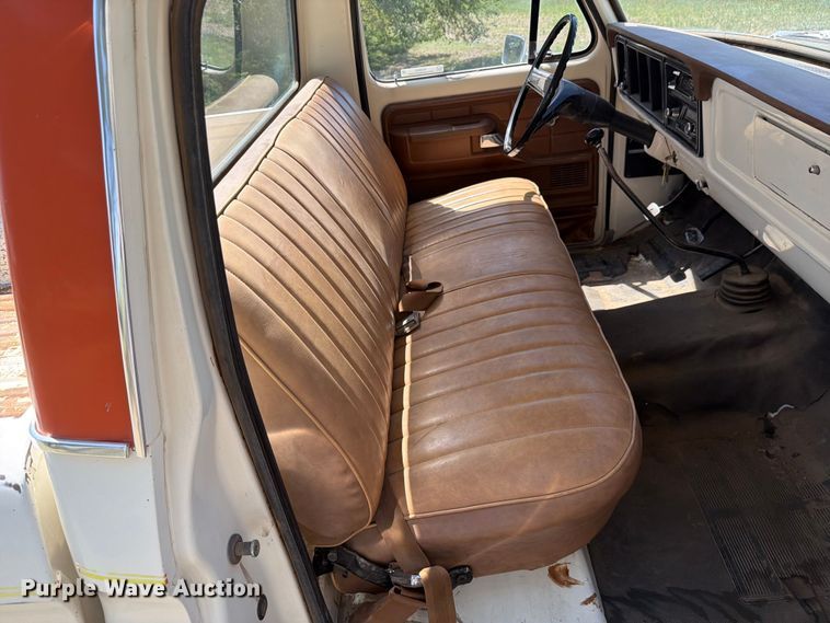 image for item NE9882 1974 Ford F100 pickup truck