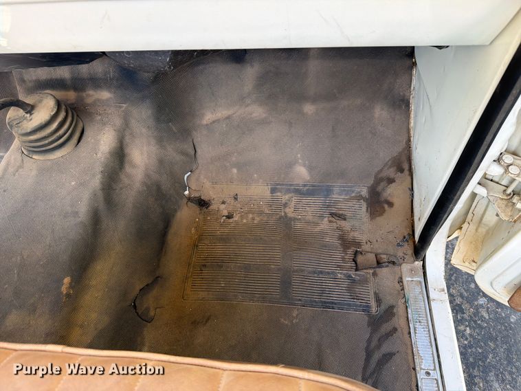 image for item NE9882 1974 Ford F100 pickup truck