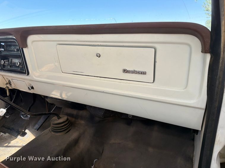 image for item NE9882 1974 Ford F100 pickup truck