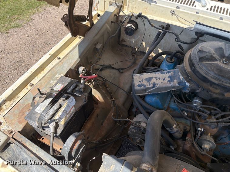 image for item NE9882 1974 Ford F100 pickup truck