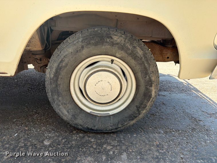 image for item NE9882 1974 Ford F100 pickup truck