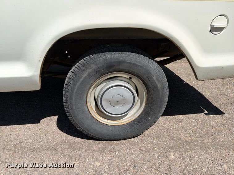 image for item NE9882 1974 Ford F100 pickup truck