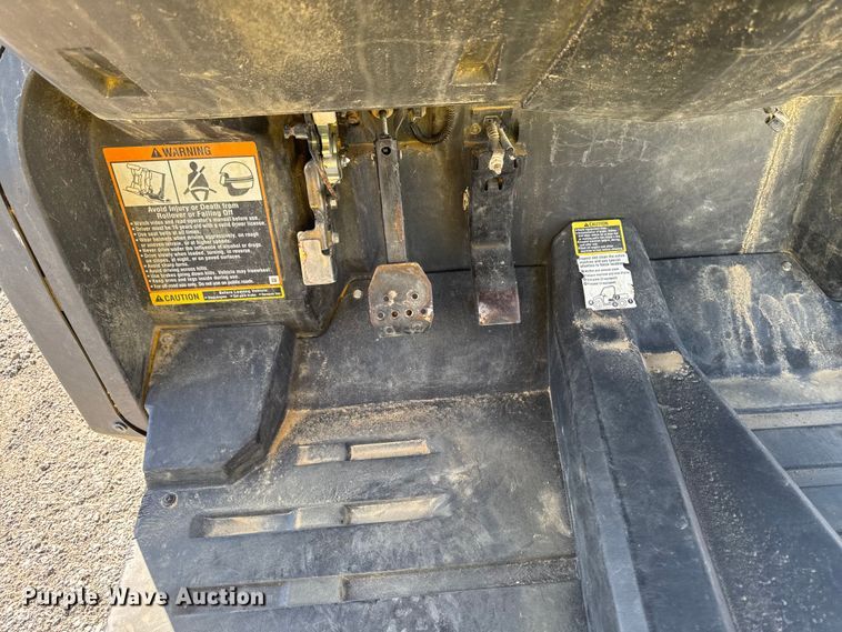 image for item OE9584 2012 John Deere XUV550 S4 utility vehicle