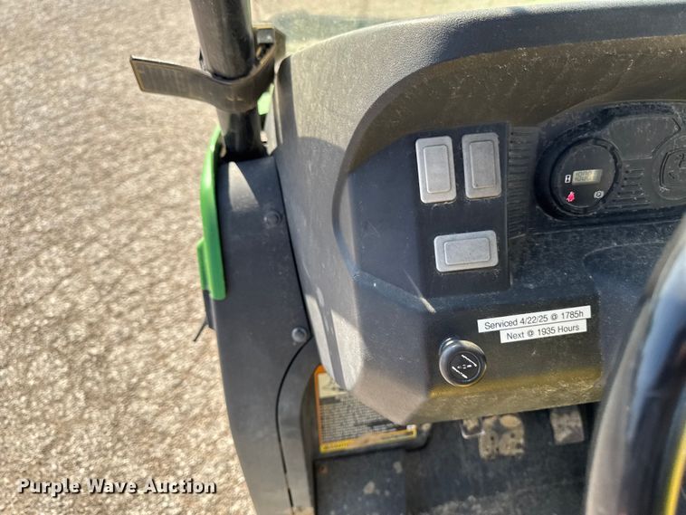 image for item OE9587 John Deere XUV550 S4 utility vehicle