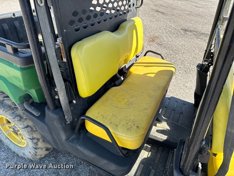 image for item OE9587 John Deere XUV550 S4 utility vehicle