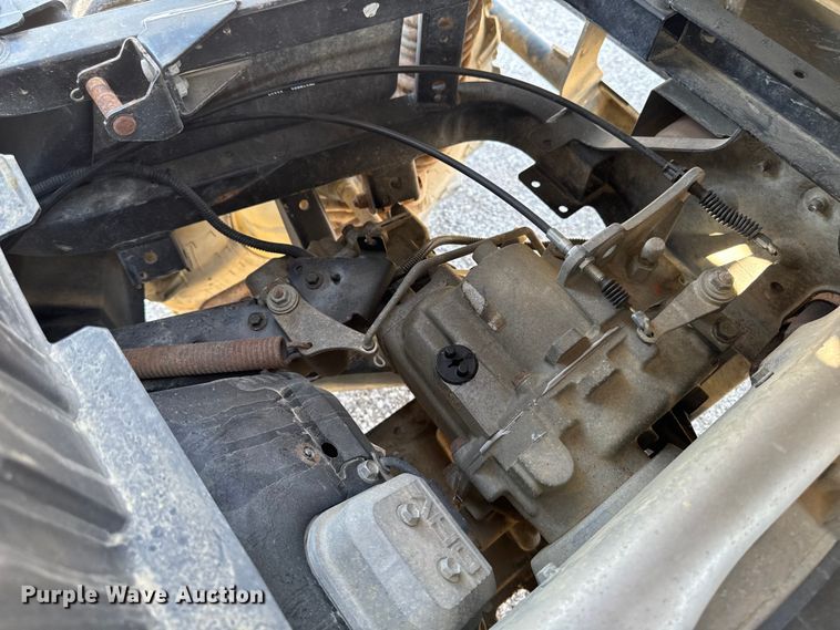 image for item OE9587 John Deere XUV550 S4 utility vehicle