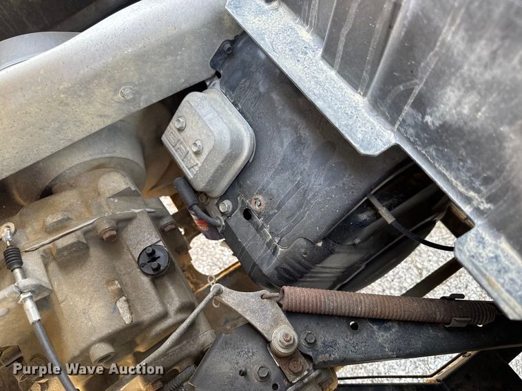 image for item OE9587 John Deere XUV550 S4 utility vehicle