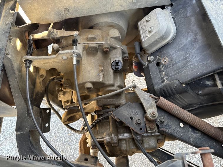 image for item OE9587 John Deere XUV550 S4 utility vehicle