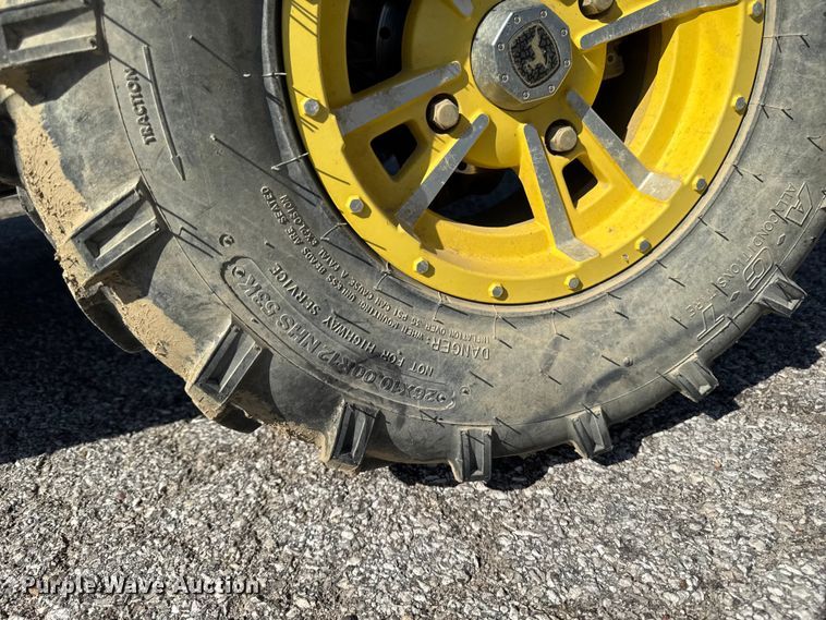 image for item OE9587 John Deere XUV550 S4 utility vehicle