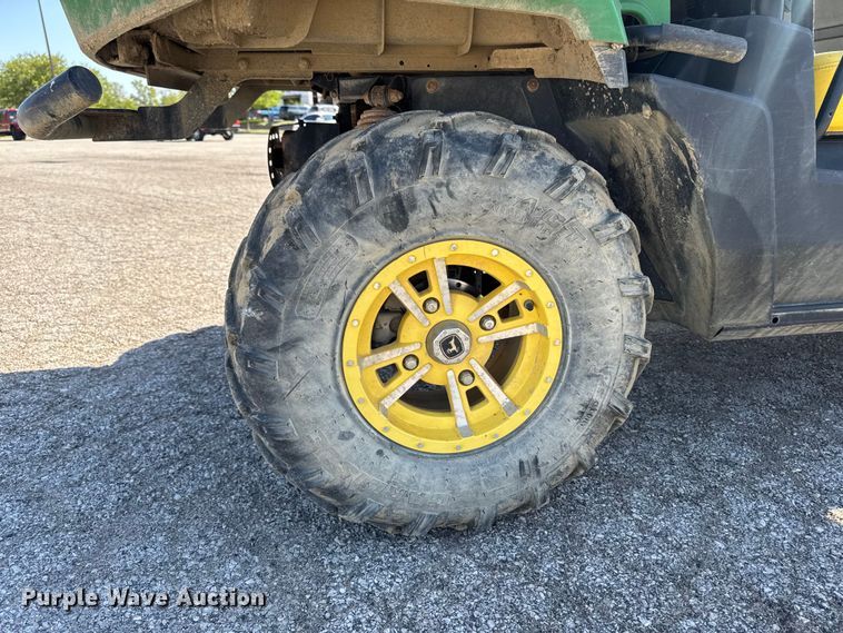 image for item OE9587 John Deere XUV550 S4 utility vehicle