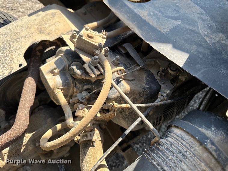 image for item OE9589 2014 John Deere Gator CX utility vehicle