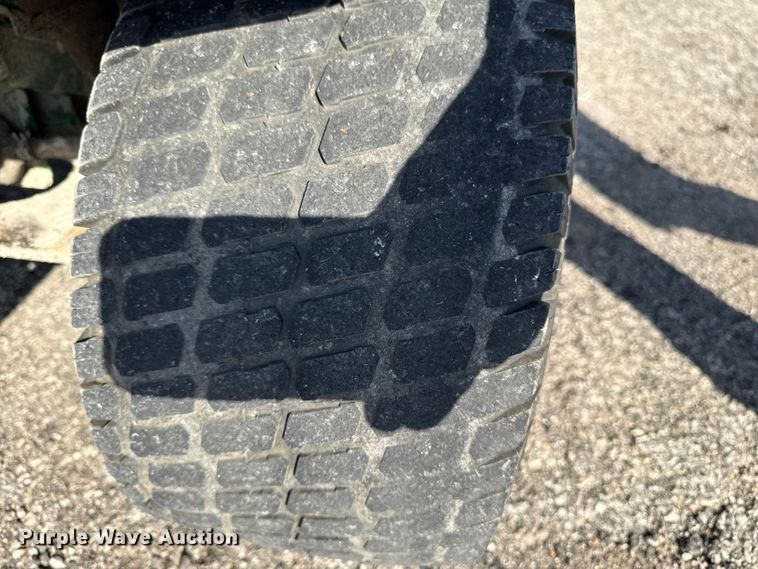 image for item OE9589 2014 John Deere Gator CX utility vehicle