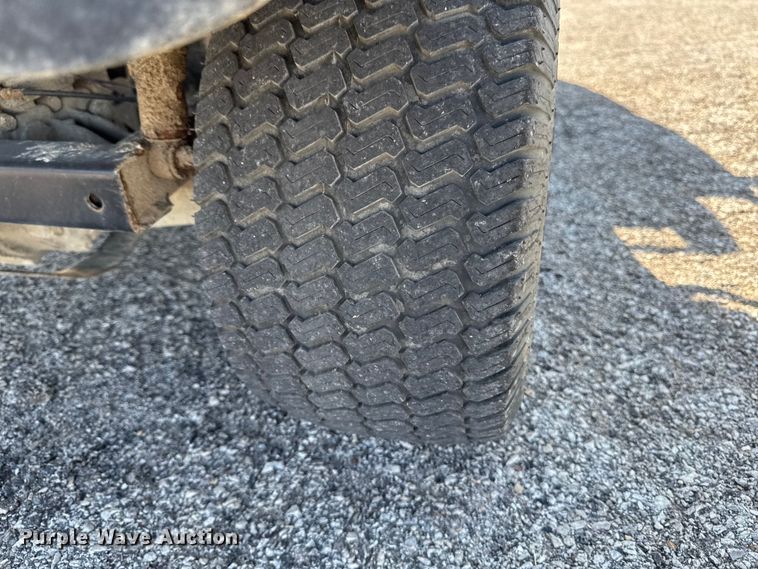 image for item OE9589 2014 John Deere Gator CX utility vehicle