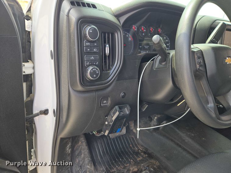 image for item YA3243 2019 Chevrolet Silverado 1500 Ext. Cab pickup truck