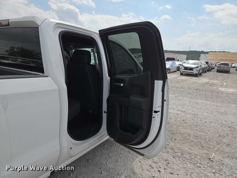 image for item YA3243 2019 Chevrolet Silverado 1500 Ext. Cab pickup truck